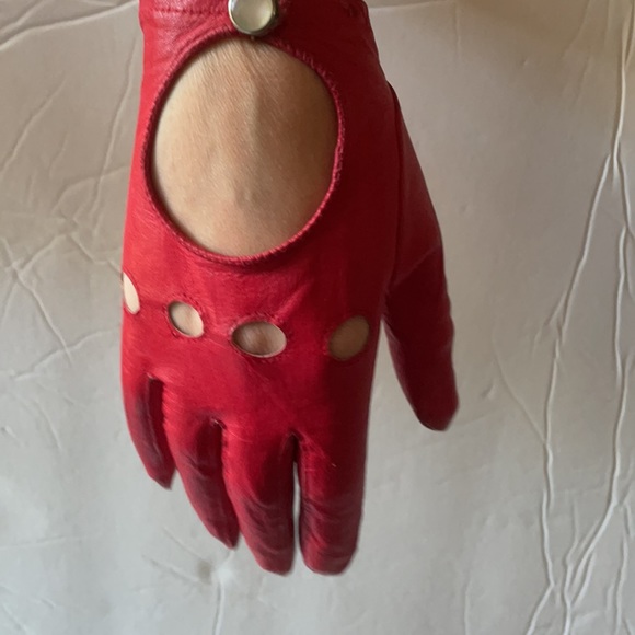 Vintage Red Capeskin Gloves - Picture 5 of 10